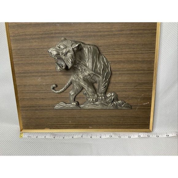 VINTAGE Pewter 3D Mounted Gold Tone Tiger on a fra - Picture 6 of 10